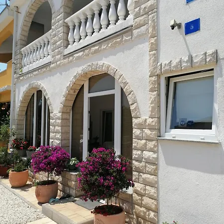 Apartment Megy Vir Exterior photo